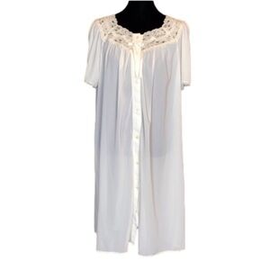 Vintage Vanity Fair off white nylon robe with lace trim Size XL